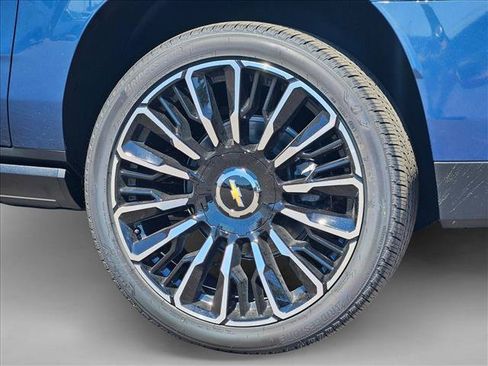 New 2026 Chevrolet Suburban High Country AWD/4WD image 11