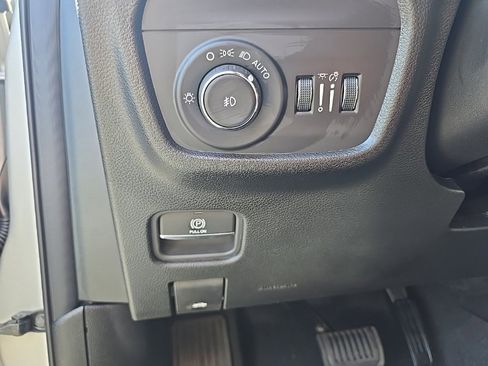 New 2025 Jeep Grand Cherokee Limited w/ Black Appearance Package image 30