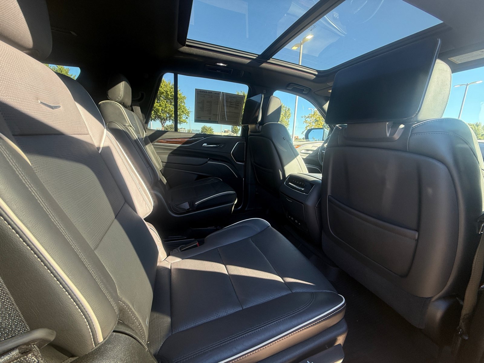 Used 2021 Cadillac Escalade Premium Luxury w/ Driver Assist Tech Package AWD/4WD image 34
