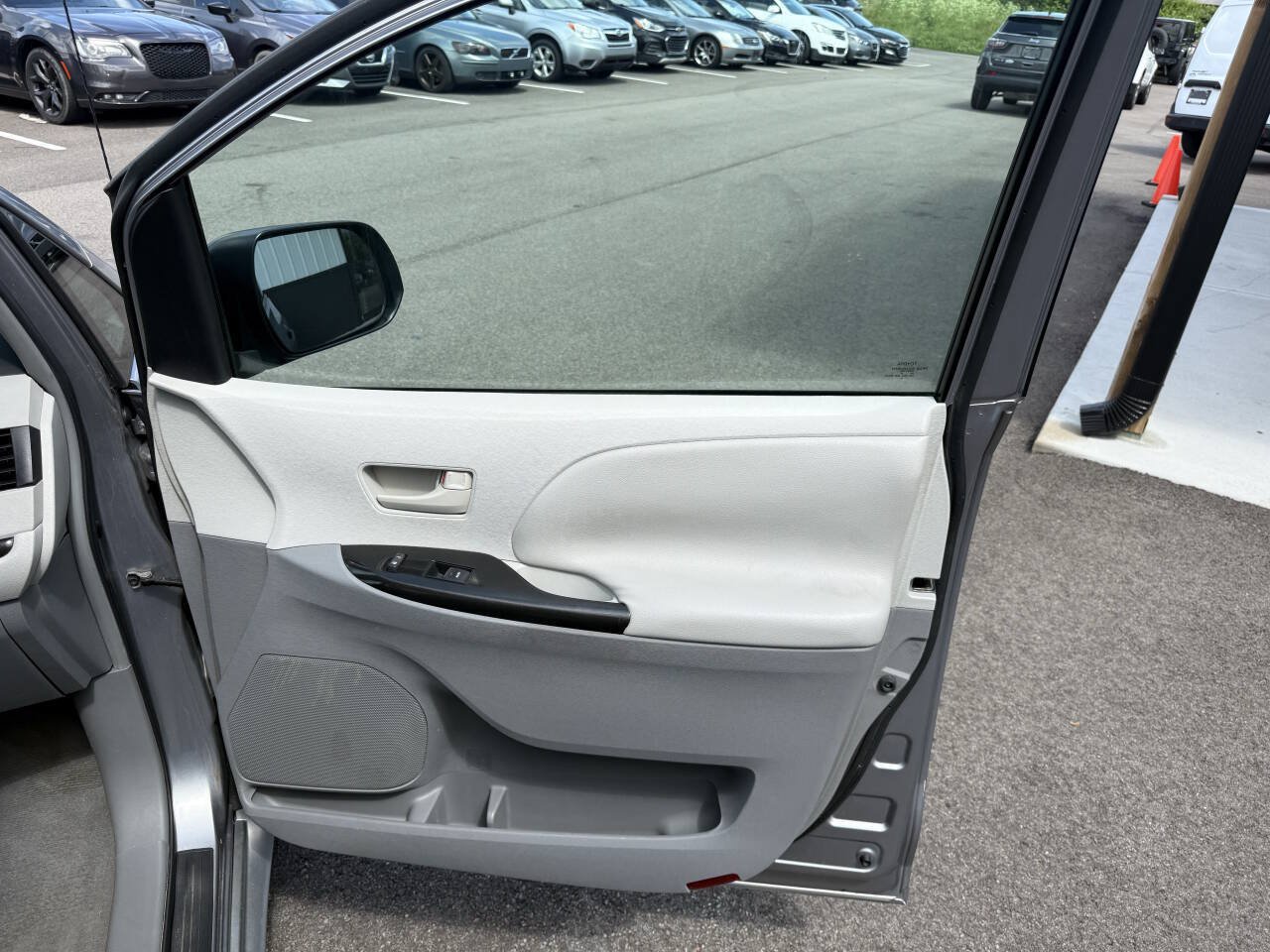 Used 2011 Toyota Sienna FWD image 13