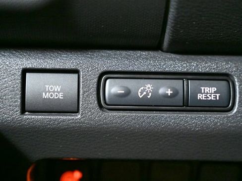 Used 2022 Nissan Frontier SV w/ Technology Package image 48