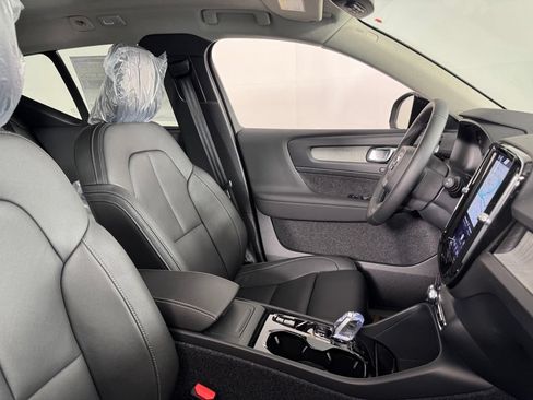 New 2026 Volvo XC40 B5 Ultra w/ Protection Package Premier AWD/4WD image 2