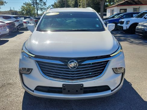 Used 2022 Buick Enclave Essence image 2