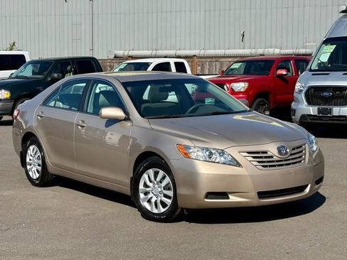 Used 2009 Toyota Camry LE FWD image 1