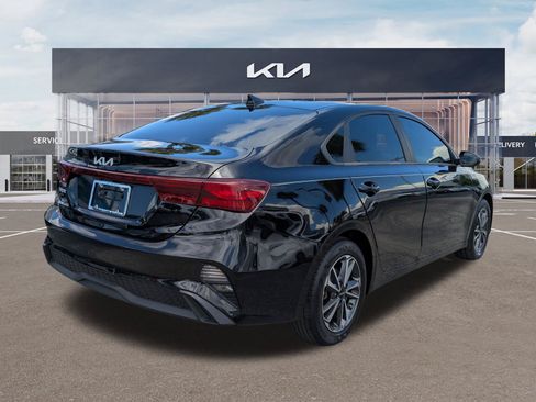 Certified 2023 Kia Forte LXS w/ LXS Technology Package FWD image 4