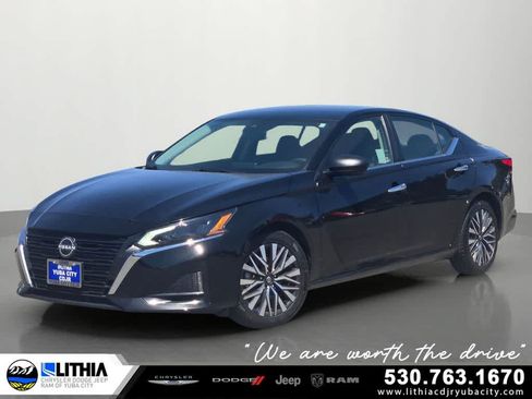 Used 2024 Nissan Altima 2.5 SV FWD image 1