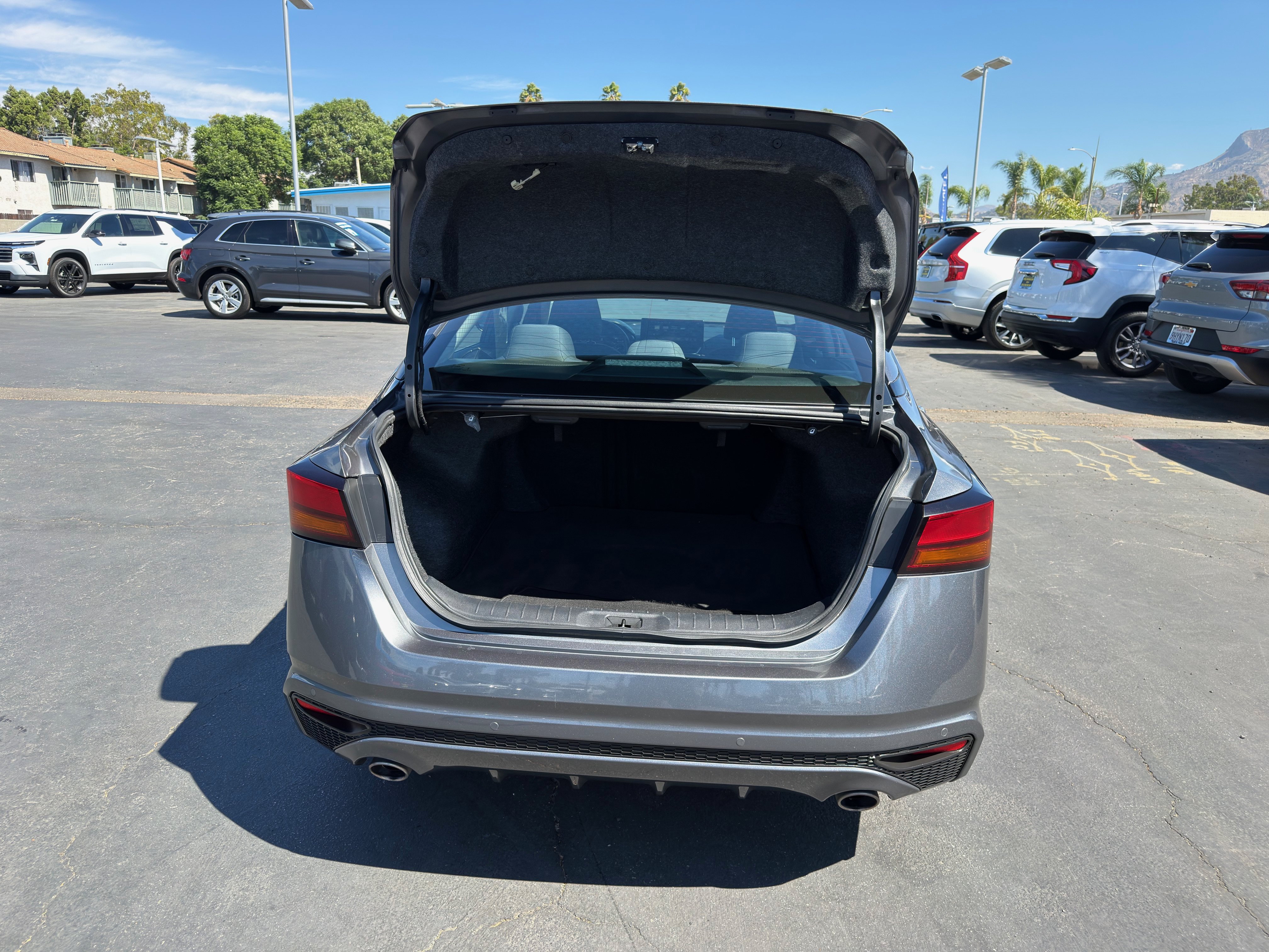 Used 2024 Nissan Altima 2.5 SV w/ SV Premium Package FWD image 14