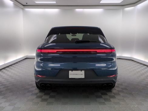 Certified 2025 Porsche Cayenne AWD/4WD image 11