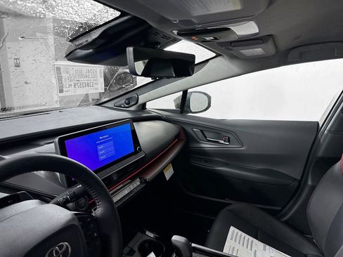 Used 2025 Toyota Prius Plug-In Hybrid w/ Limited Premium Package image 6