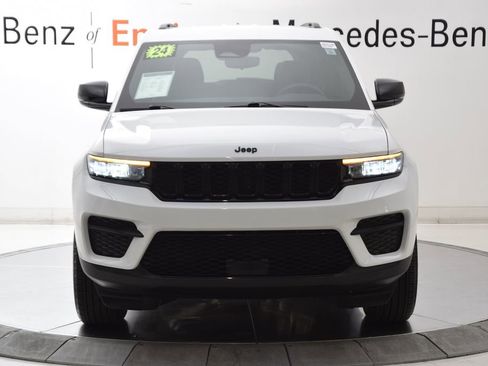 Used 2024 Jeep Grand Cherokee Altitude RWD image 8