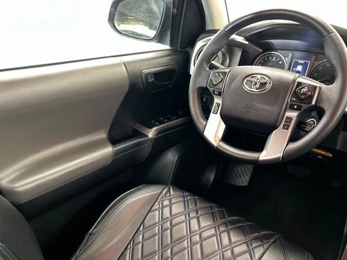 Used 2022 Toyota Tacoma SR5 image 11