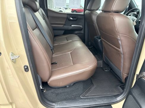 Used 2017 Toyota Tacoma Limited w/ Tow Package AWD/4WD image 19