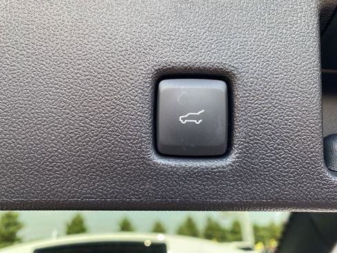 New 2025 Ford Escape SE w/ PHEV Premium Package FWD image 9