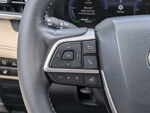 Used 2023 Toyota Highlander Limited AWD/4WD image 16
