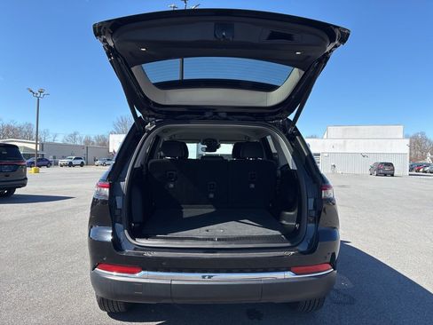 Used 2023 Jeep Grand Cherokee Limited image 20