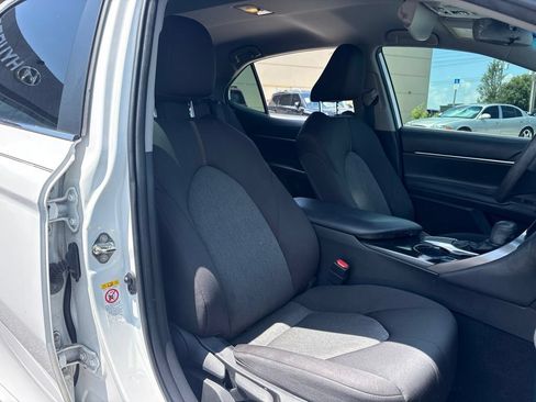 Used 2019 Toyota Camry LE FWD image 12
