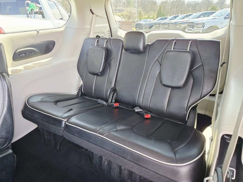 Used 2022 Chrysler Pacifica Limited image 14