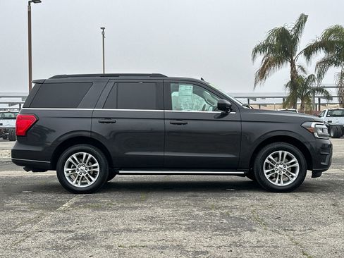 Certified 2022 Ford Expedition XLT image 3