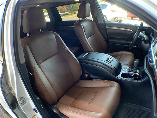 Used 2019 Toyota Highlander Limited AWD/4WD image 26