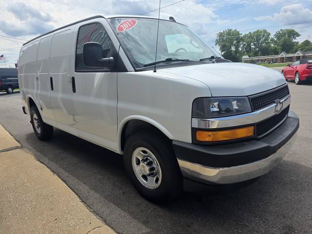 Used 2017 Chevrolet Express 3500 RWD image 3