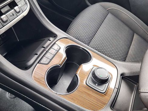 Used 2023 GMC Acadia SLE image 20