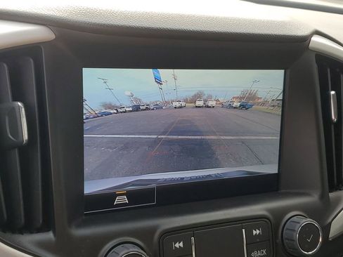 Used 2024 GMC Terrain SLT image 24