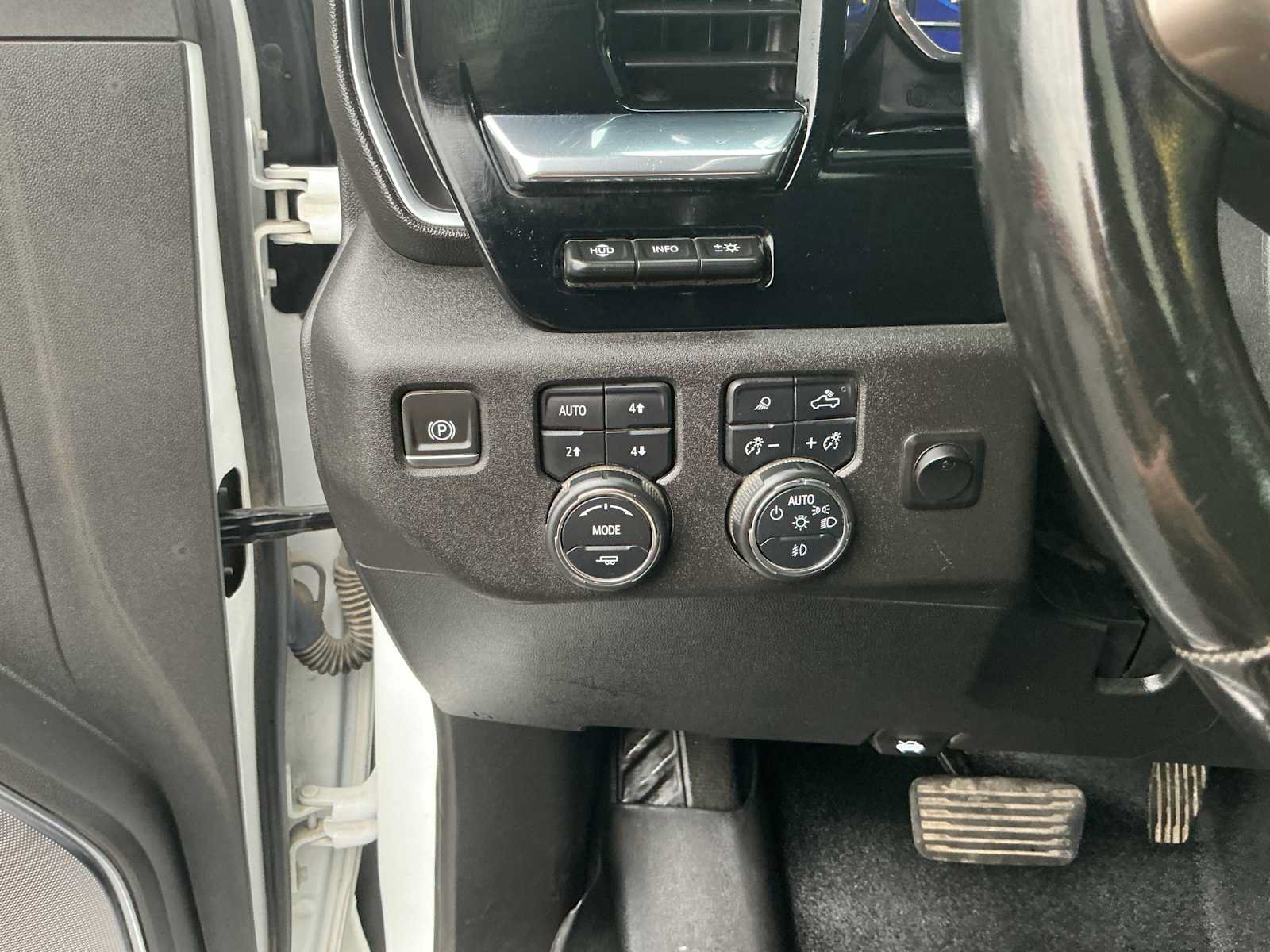 Used 2024 Chevrolet Silverado 2500 High Country w/ High Country Premium Package AWD/4WD image 15