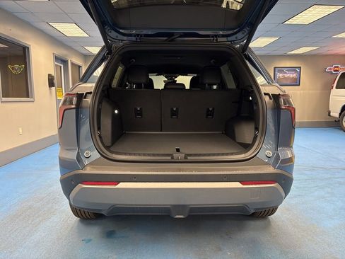 New 2026 Chevrolet Equinox LT w/ Convenience Package II AWD/4WD image 8