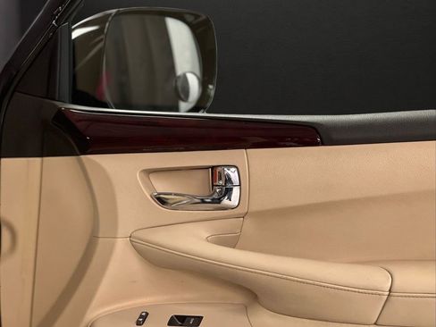 Used 2011 Lexus LX 570 4WD w/ Luxury Pkg image 30