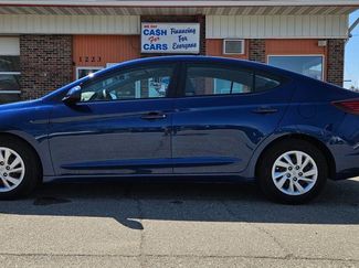 Used 2019 Hyundai Elantra SE image 1
