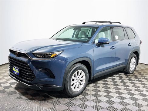 New 2026 Toyota Grand Highlander XLE image 4