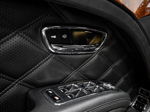 Used 2016 Bentley Mulsanne Speed image 40