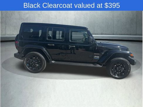 Used 2022 Jeep Wrangler Unlimited Sahara w/ Cold Weather Group AWD/4WD image 8