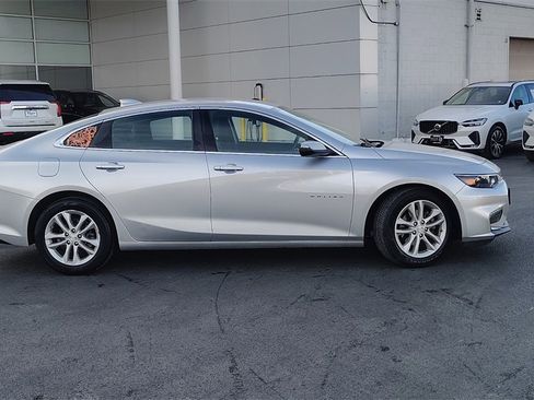 Used 2016 Chevrolet Malibu LT image 2