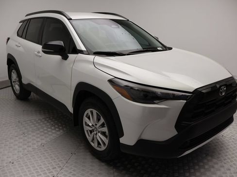 Used 2026 Toyota Corolla Cross LE FWD image 6