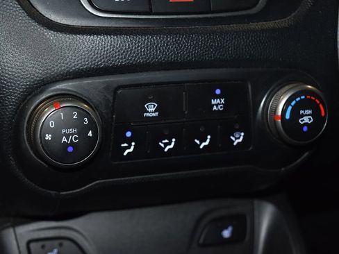 Used 2015 Hyundai Tucson SE image 12