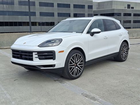 Used 2025 Porsche Cayenne image 1
