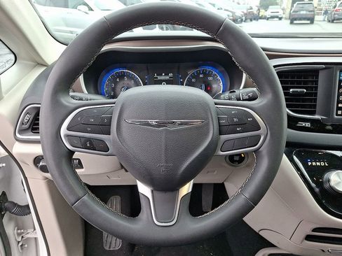 Used 2023 Chrysler Voyager LX image 19