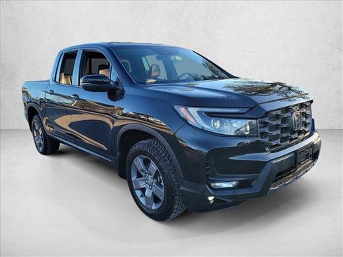 Used 2025 Honda Ridgeline TrailSport image 3
