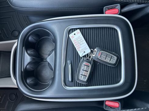 Used 2022 Chrysler Pacifica Touring-L image 42