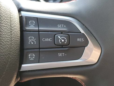 Used 2024 Jeep Compass Trailhawk w/ Trailhawk Convenience Group AWD/4WD image 12
