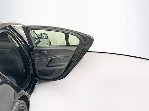 Used 2019 Jaguar XE Prestige RWD image 31