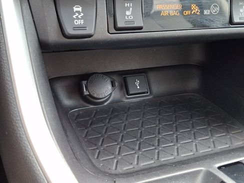 Certified 2022 Toyota RAV4 XLE Premium AWD/4WD image 25