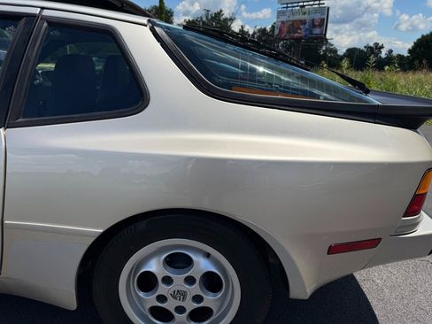 Used 1988 Porsche 944 Coupe RWD image 24