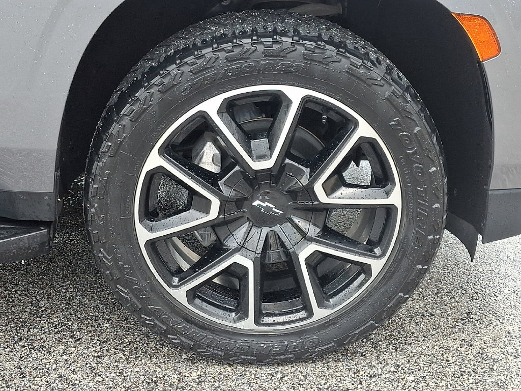 Used 2021 Chevrolet Tahoe RST w/ Luxury Package AWD/4WD image 11
