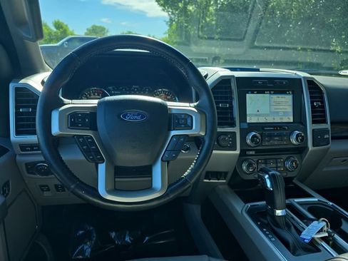 Used 2018 Ford F150 Lariat w/ Equipment Group 502A Luxury AWD/4WD image 19