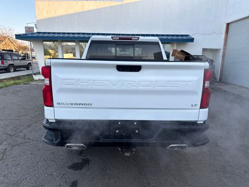 Used 2021 Chevrolet Silverado 1500 LT Trail Boss w/ Convenience Package II image 4