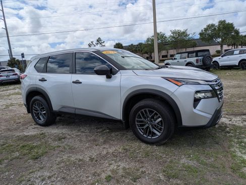 Used 2025 Nissan Rogue S FWD image 2