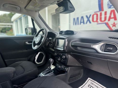 Used 2018 Jeep Renegade Latitude AWD/4WD image 46