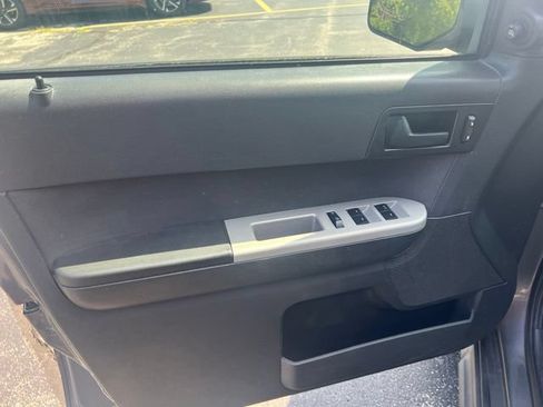 Used 2010 Ford Escape XLT FWD image 9